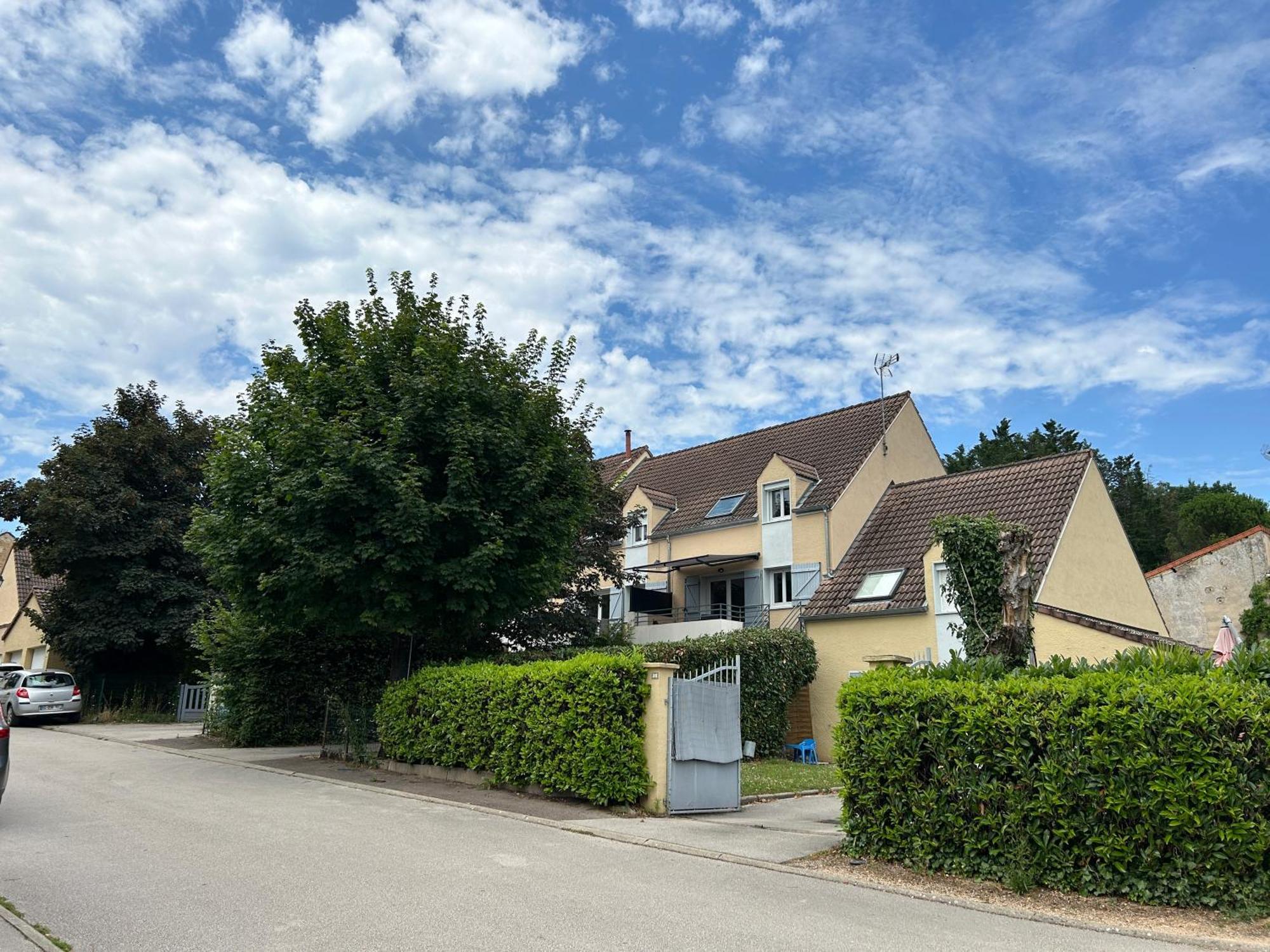 Maison Avec Jardin Buxy Bagian luar foto